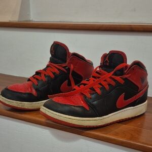 Nike Men's Black and Red High-Top Sneakers